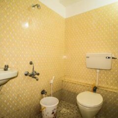Braganza Guest House in Baga, India from 46$, photos, reviews - zenhotels.com bathroom