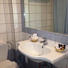 Отель Candia Hotel Греция, Афины - 3 отзыва об отеле, цены и фото номеров - забронировать отель Candia Hotel онлайн ванная фото 2