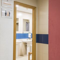 Отель Safestay Passeig de Gracia Барселона ванная фото 2