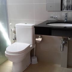 Отель Bella Vista Apartments OnThree20 Colombo Шри-Ланка, Коломбо - отзывы, цены и фото номеров - забронировать отель Bella Vista Apartments OnThree20 Colombo онлайн ванная