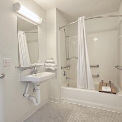 Отель Motel 6 Tulare ванная фото 2