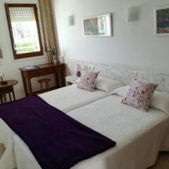 Отель Hostal Los Pinares Испания, Льорет-де-Мар - отзывы, цены и фото номеров - забронировать отель Hostal Los Pinares онлайн комната для гостей фото 5