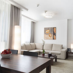 Отель La Verda Dubai Marina Suites & Villas Дубай комната для гостей