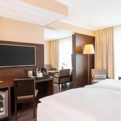 Отель NH Collection Berlin Mitte Am Checkpoint Charlie 4* Люкс с разными типами кроватей фото 15