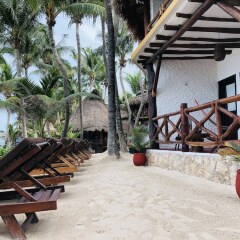 Отель Beachfront Hotel La Palapa - Adults Only Мексика, Остров Ольбокс - отзывы, цены и фото номеров - забронировать отель Beachfront Hotel La Palapa - Adults Only онлайн бассейн