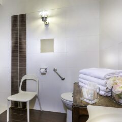 Отель Hôtel Jeanne d'Arc Le Marais Франция, Париж - отзывы, цены и фото номеров - забронировать отель Hôtel Jeanne d'Arc Le Marais онлайн ванная фото 3
