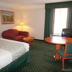 La Quinta Inn & Suites by Wyndham Ontario Airport in Ontario, United States of America from 147$, photos, reviews - zenhotels.com guestroom photo 2