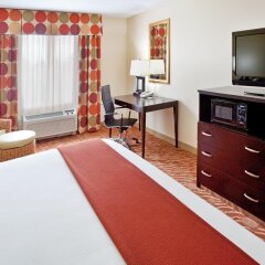 Holiday Inn Express Hotel & Suites Anderson-I-85 сейф в номере