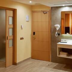 Отель Pimar & Spa Испания, Бланес - 8 отзывов об отеле, цены и фото номеров - забронировать отель Pimar & Spa онлайн сейф в номере