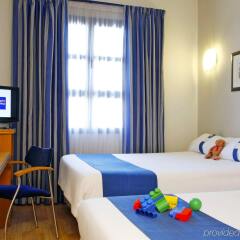 Отель Holiday Inn Express Valencia Ciudad de las Ciencias детские мероприятия