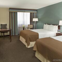 Отель Holiday Inn Toronto - Yorkdale Канада, Торонто - отзывы, цены и фото номеров - забронировать отель Holiday Inn Toronto - Yorkdale онлайн комната для гостей фото 3