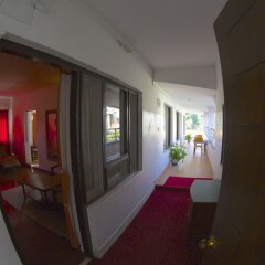 Отель Kathmandu Guest House by KGH Group Непал, Катманду - 1 отзыв об отеле, цены и фото номеров - забронировать отель Kathmandu Guest House by KGH Group онлайн балкон