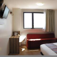Отель Travelodge Barcelona Poblenou комната для гостей фото 4