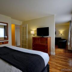 Отель Hôtel & Suites Le Dauphin Québec Канада, Квебек - отзывы, цены и фото номеров - забронировать отель Hôtel & Suites Le Dauphin Québec онлайн удобства в номере
