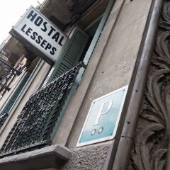 Отель Hostal Lesseps Барселона вид на фасад фото 2