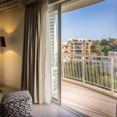 Отель Consiglia Apartment - St. Julians Мальта, Баллута-бей - отзывы, цены и фото номеров - забронировать отель Consiglia Apartment - St. Julians онлайн балкон