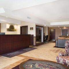 Отель Days Inn & Suites Langley интерьер отеля фото 2
