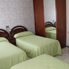 Отель Hostal Salones Victoria комната для гостей