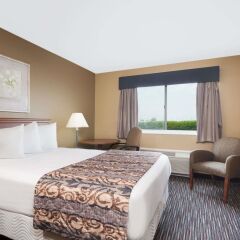 Отель Baymont Inn & Suites Columbus/Rickenbacker Колумбус комната для гостей фото 5