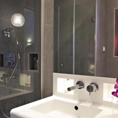Отель Best Western Plus Elysee Secret Франция, Париж - отзывы, цены и фото номеров - забронировать отель Best Western Plus Elysee Secret онлайн ванная фото 2