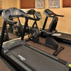 Отель Holiday Inn Express Kennedy Airport США, Нью-Йорк - 2 отзыва об отеле, цены и фото номеров - забронировать отель Holiday Inn Express Kennedy Airport онлайн фитнесс-зал фото 2