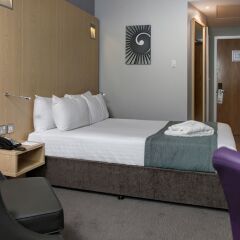 Отель Holiday Inn London - Luton Airport сейф в номере