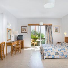 Отель Akti Beach Village Resort Кипр, Хлорака - 1 отзыв об отеле, цены и фото номеров - забронировать отель Akti Beach Village Resort онлайн комната для гостей фото 2