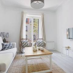 Отель Near Reina Sofía Museum. 6pax. 2bedrooms. Reina Sofia III Испания, Мадрид - отзывы, цены и фото номеров - забронировать отель Near Reina Sofía Museum. 6pax. 2bedrooms. Reina Sofia III онлайн комната для гостей фото 4
