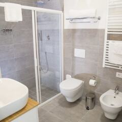 Отель Rivabella Suite Apartments Италия, Римини - отзывы, цены и фото номеров - забронировать отель Rivabella Suite Apartments онлайн ванная