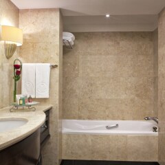 Отель Beach Rotana ОАЭ, Абу-Даби - 1 отзыв об отеле, цены и фото номеров - забронировать отель Beach Rotana онлайн ванная