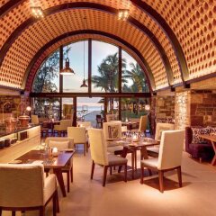 Отель Outrigger Mauritius Beach Resort гостиничный бар