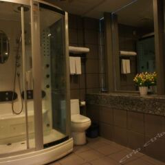 Отель Zhongshan Jinsha Business Hotel Китай, Чжуншань - отзывы, цены и фото номеров - забронировать отель Zhongshan Jinsha Business Hotel онлайн ванная