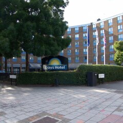 Days Hotel Waterloo парковка
