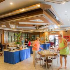 Отель Grand Sole Pattaya Beach Hotel Таиланд, Паттайя - отзывы, цены и фото номеров - забронировать отель Grand Sole Pattaya Beach Hotel онлайн питание фото 2