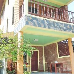 Отель Aree Guesthouse3 бассейн