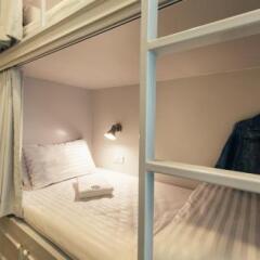 Chamberlain Hostel - Adults Only Бангкок удобства в номере фото 2