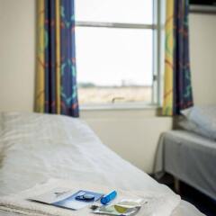 Отель Danhostel Copenhagen Bellahøj Дания, Копенгаген - 1 отзыв об отеле, цены и фото номеров - забронировать отель Danhostel Copenhagen Bellahøj онлайн комната для гостей фото 4