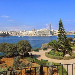 Отель Modern-luxury in Tigne Point w/ Pool, Best Location Мальта, Слима - отзывы, цены и фото номеров - забронировать отель Modern-luxury in Tigne Point w/ Pool, Best Location онлайн балкон