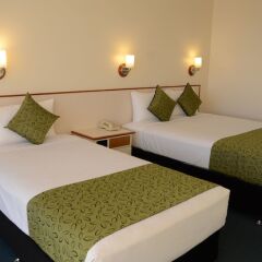 Acacia Court Hotel сейф в номере