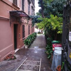 Отель Trastevere luxury house парковка