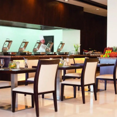 Movenpick Hotel Apartments Al Mamzar Dubai гостиничный бар