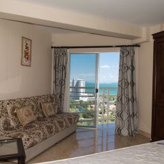 Отель Jomtien Beach Condominium Паттайя комната для гостей