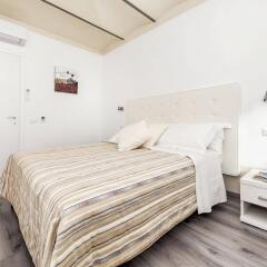 Отель White Rooms Colosseo Рим сейф в номере