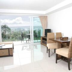 Апартаменты Apartment With 2 Bedrooms in Phuket, With Wonderful sea View, Shared Pool, Furnished Balcony - 2 km From the Beach пляж Ката комната для гостей фото 2