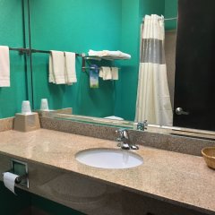 Days Inn by Wyndham Kemah in Kemah, United States of America from 74$, photos, reviews - zenhotels.com bathroom