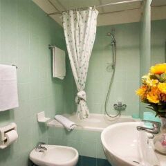 Отель Viserba Residence Италия, Милан - отзывы, цены и фото номеров - забронировать отель Viserba Residence онлайн ванная