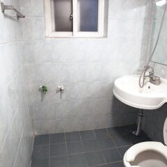 Отель Dongdaemun Inn Guest House – Hostel Южная Корея, Сеул - отзывы, цены и фото номеров - забронировать отель Dongdaemun Inn Guest House – Hostel онлайн ванная фото 2