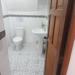 Отель Allstar Guesthouse Пхукет ванная