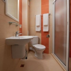 Отель Family Hotel Coral Болгария, Поморие - отзывы, цены и фото номеров - забронировать отель Family Hotel Coral онлайн ванная фото 2