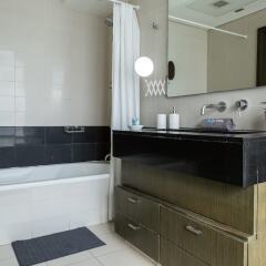 Отель HiGuests Vacation Homes - Lofts 1 ванная